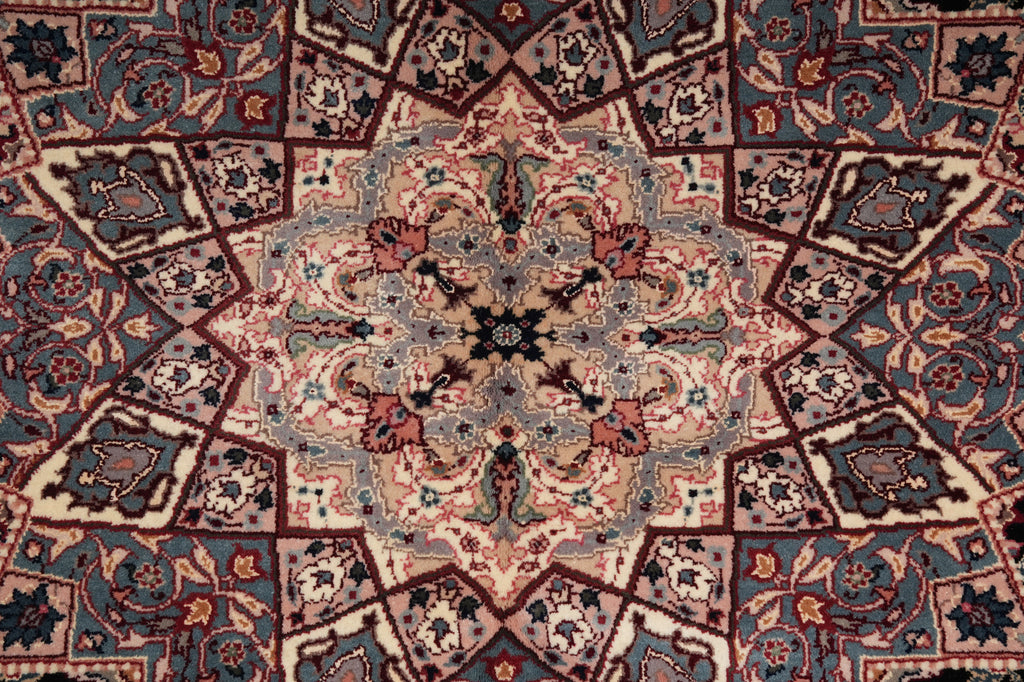 6 x 6 Black Minnici Design Rug 16012