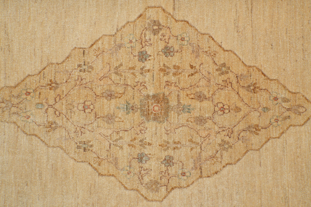 6 x 9.5 Ivory Ferahan Chobi Peshawar Handmade Rug 20248