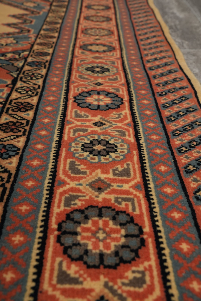 5.6 x 9 Persian Ardebil Azarbayjan Rug - IRAN #PIX-26269