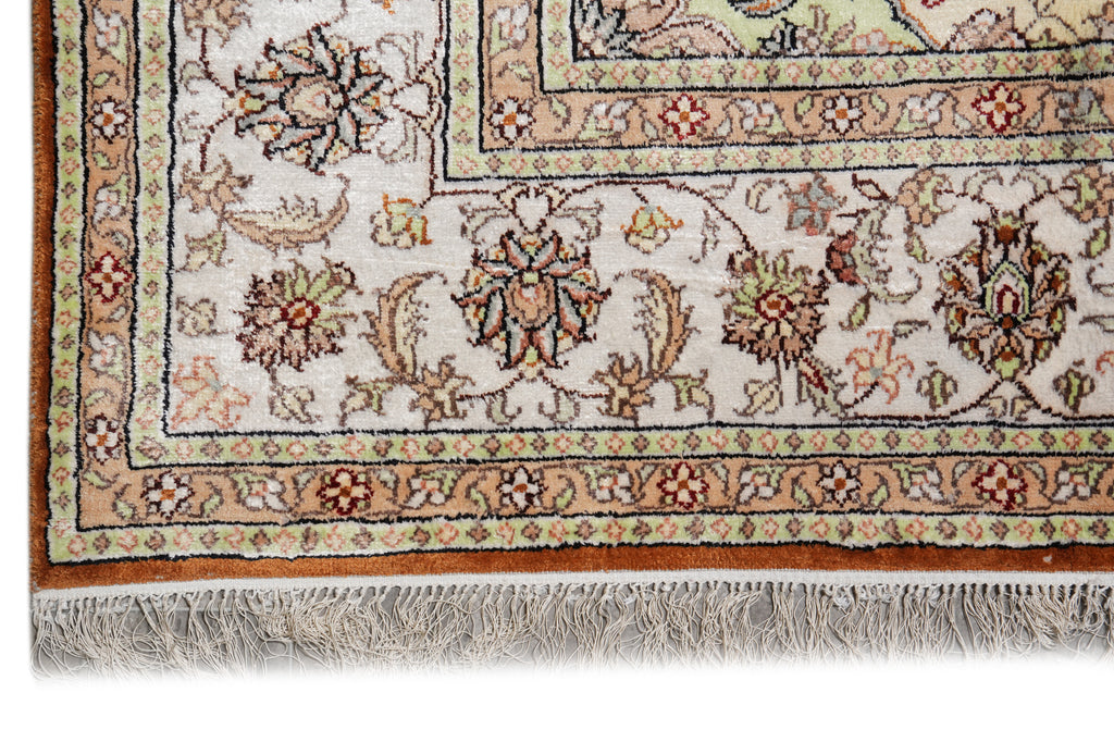 5.9 x 8.9 Silk Handmade Rug #F-4347