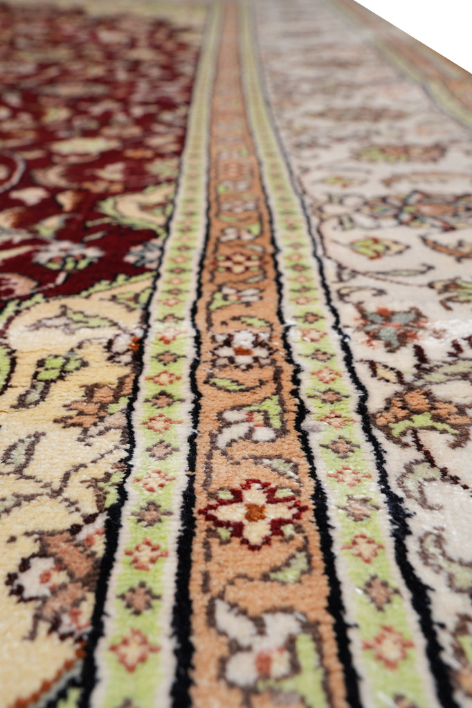 5.9 x 8.9 Silk Handmade Rug #F-4347