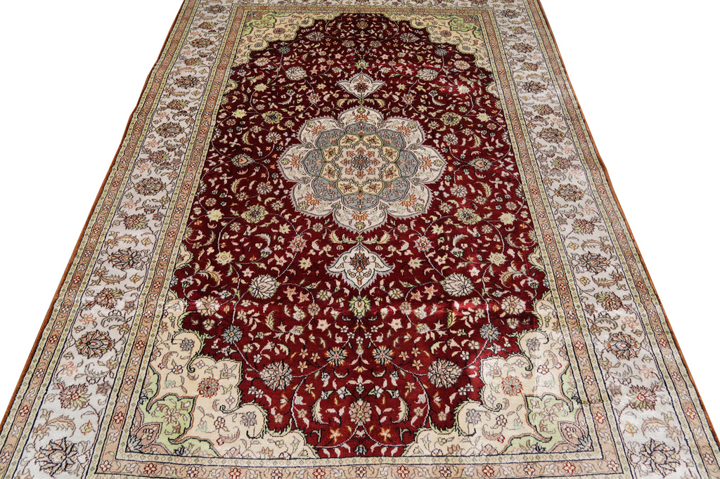 5.9 x 8.9 Silk Handmade Rug #F-4347