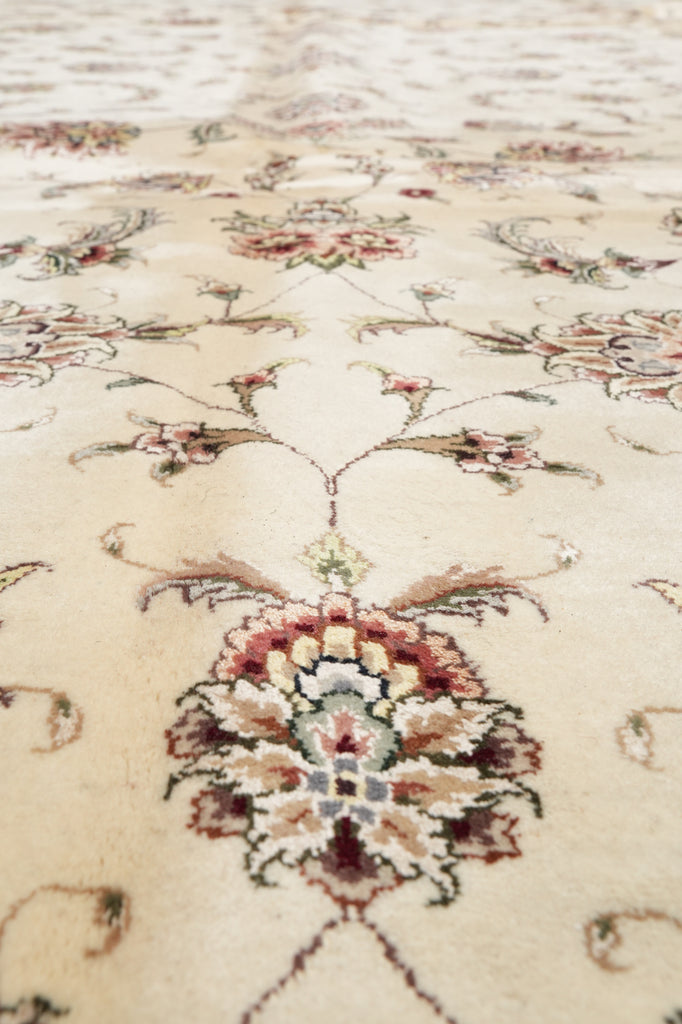 10 x 14  High Quality Wool And SIlk Handmade Rug Light Colors #F-4364