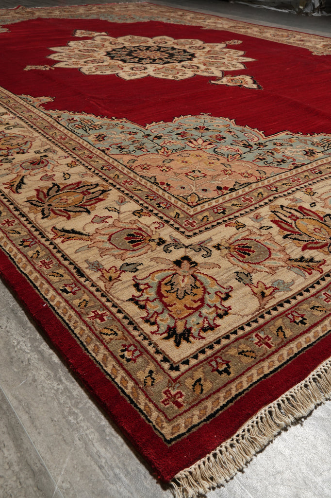 10 x 14 Red White Ivory Rug 17526