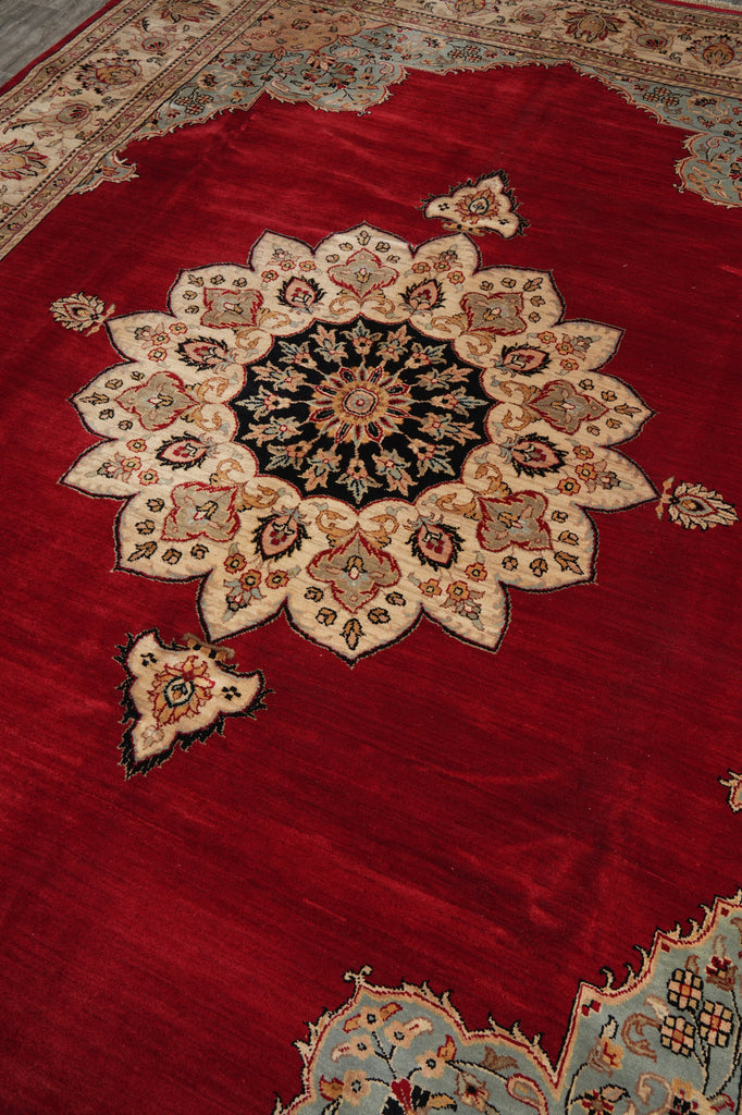 10 x 14 Red White Ivory Rug 17526