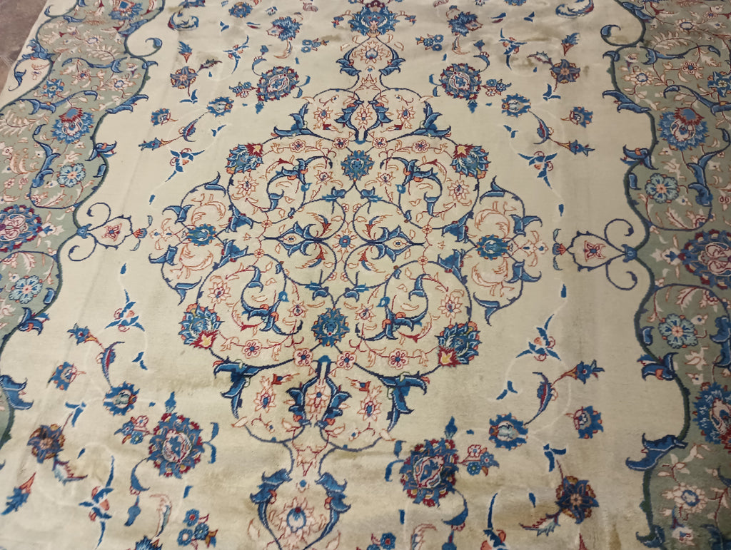 Luxurious-Authentic-Persan-Kashan-Rug.jpg