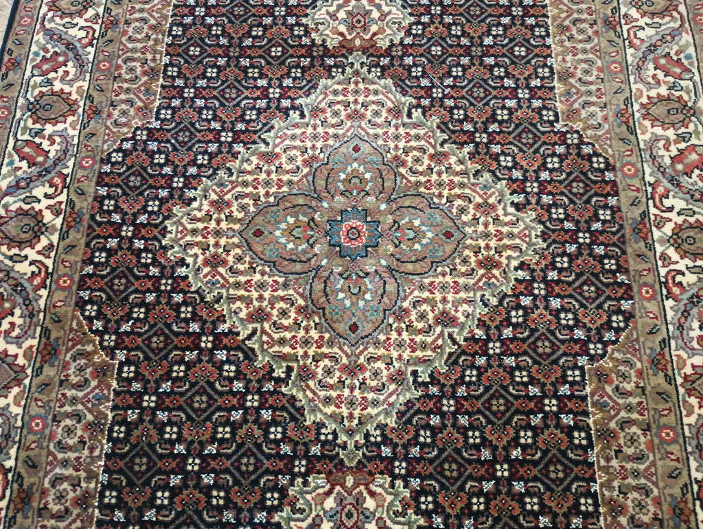  Fine-Quality-Wool-and-Silk-Rug.jpg 