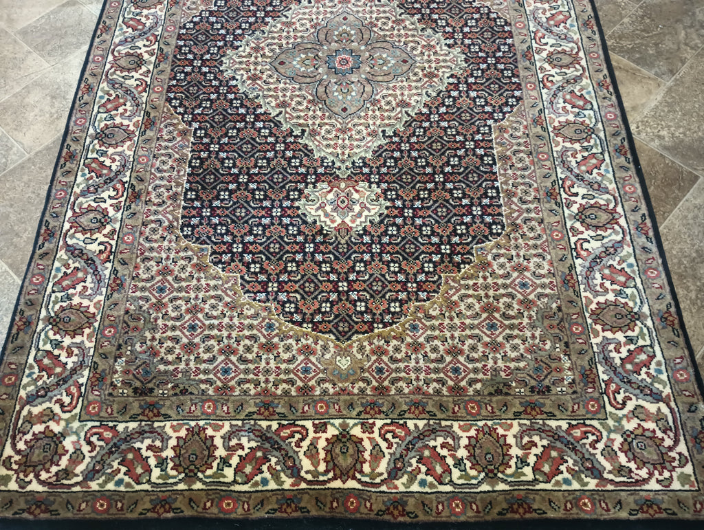  Fine-Quality-Wool-and-Silk-Rug.jpg 