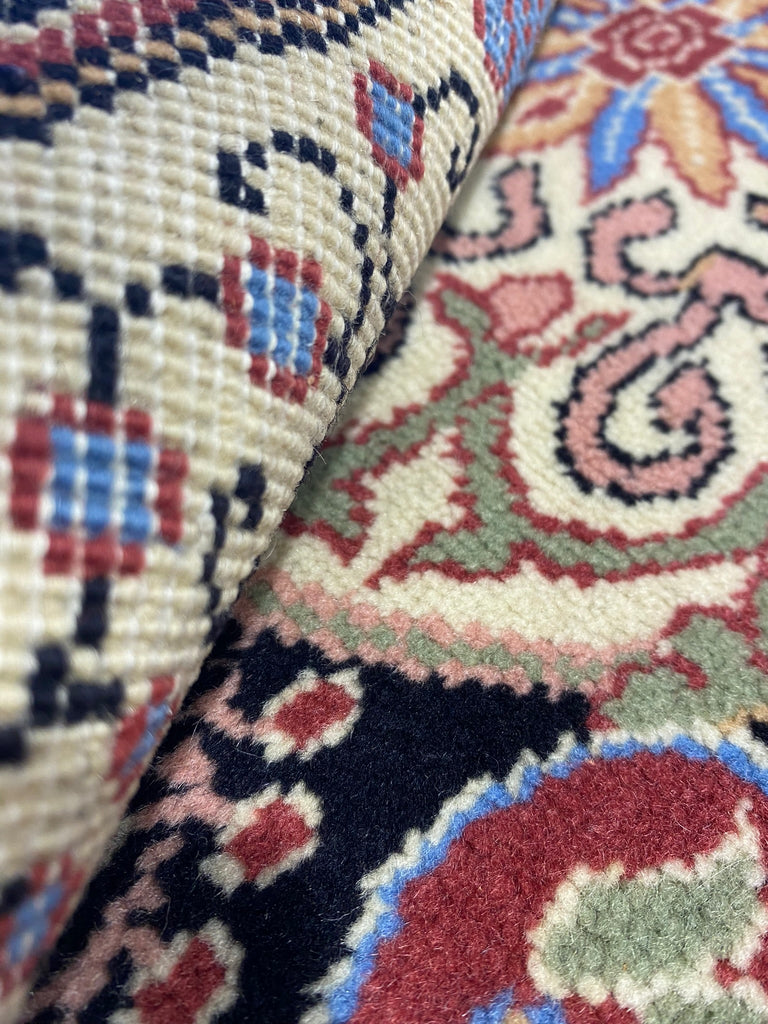 4 x 4 ROUND Wool Rug Finely Hand-knotted #F-6504