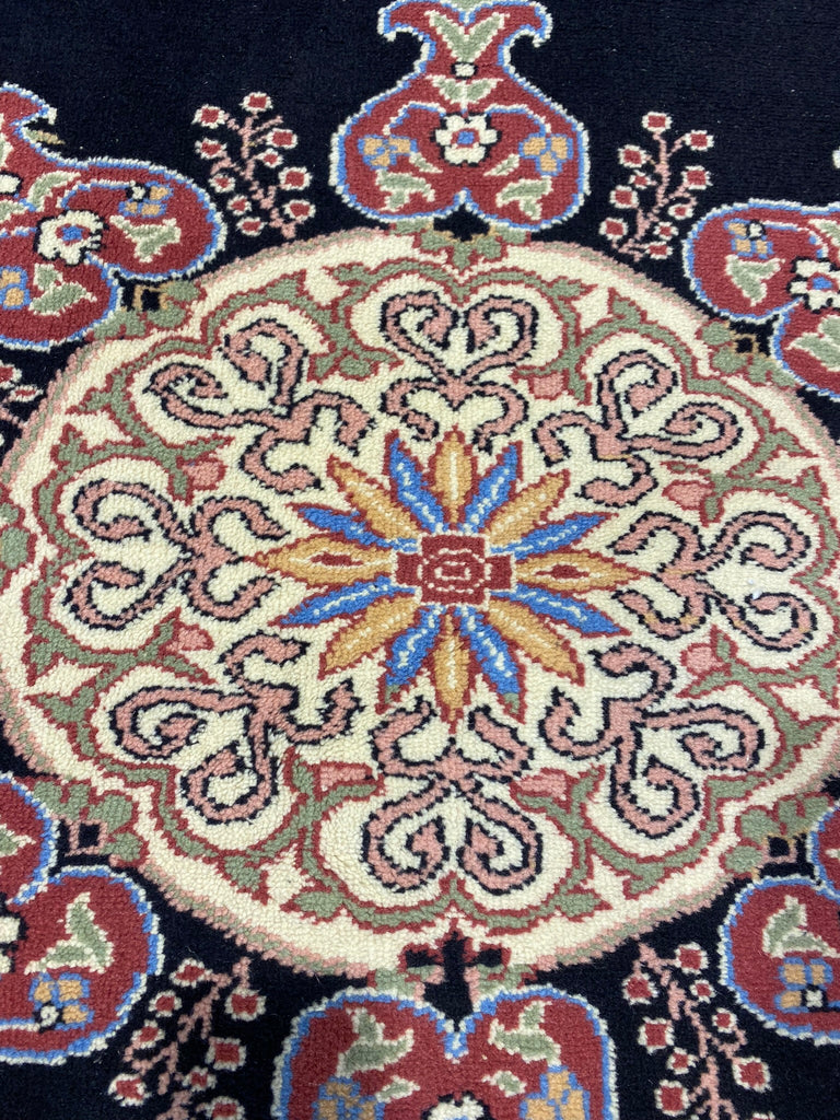 4 x 4 ROUND Wool Rug Finely Hand-knotted #F-6504