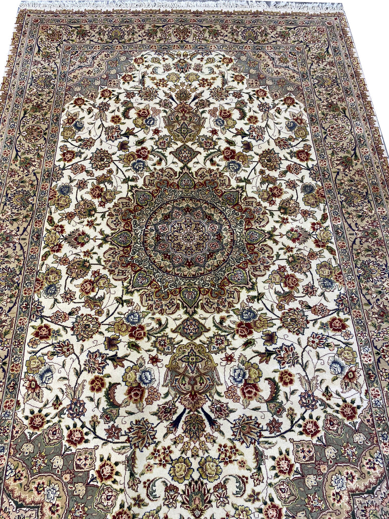 6 x 9 Fine Quality Wool and Silk Handmade Sino Tabriz Rug #F-6623B