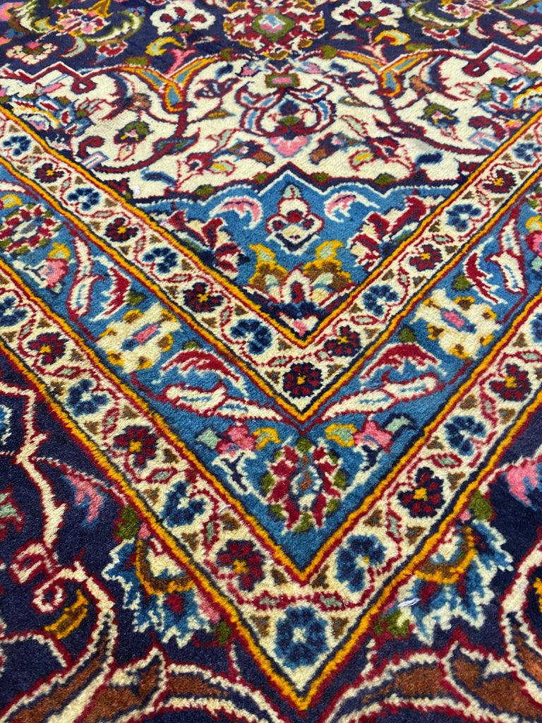 9.7 x 10.8 Squarish Size genuine Persian Kashan Rug #F-6829