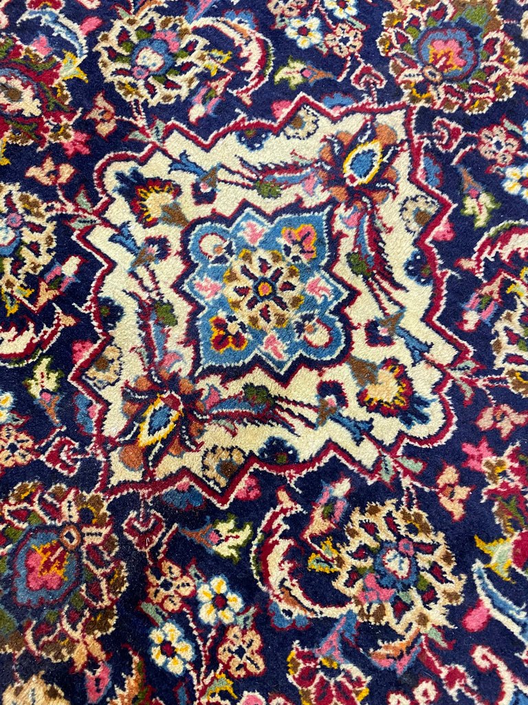 9.7 x 10.8 Squarish Size genuine Persian Kashan Rug #F-6829