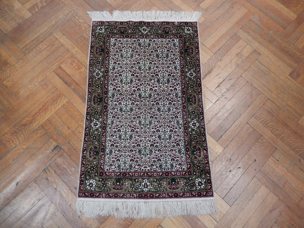 2.6 x 4 Handmade Fine Silk Rug #PIX-22523