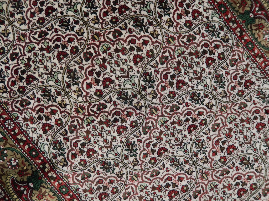 2.6 x 4 Handmade Fine Silk Rug #PIX-22523