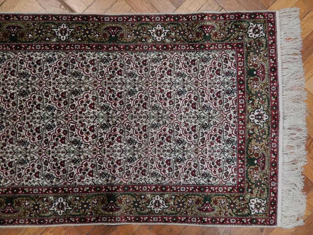 2.6 x 4 Handmade Fine Silk Rug #PIX-22523