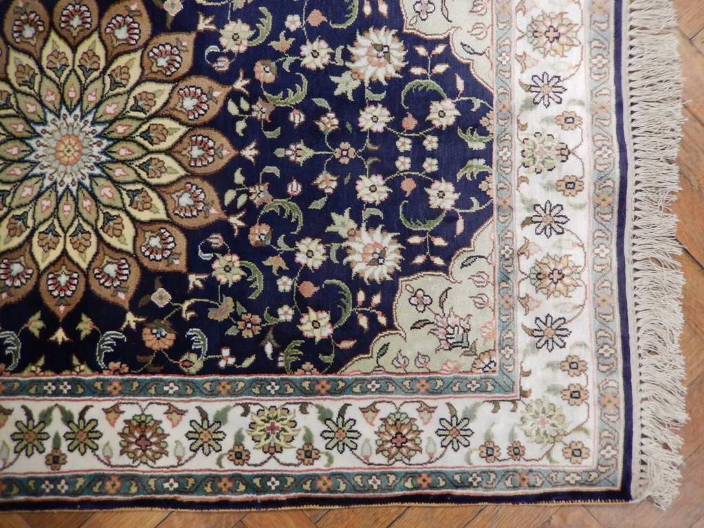 2.4 x 4 Fine Silk Handmade Rug #PIX-22596