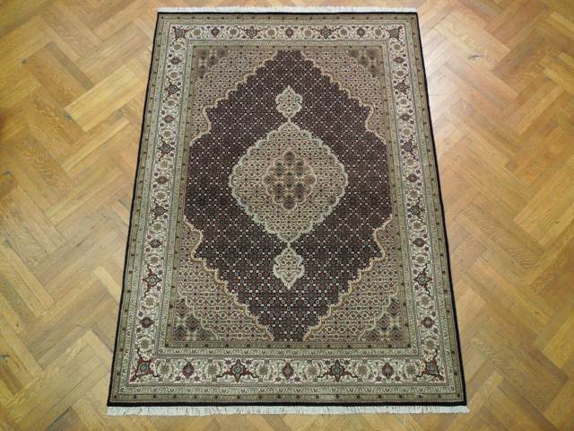 5.8 x 7.9 Traditional Woo Silk Hamadan Rug