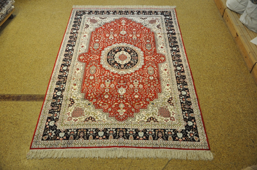 6 x 9 Traditional Hand-Knotted Silk Rug #PIX-27544