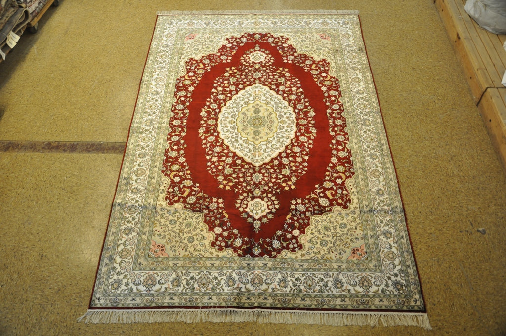 6 x 9 Classic Traditional Hand-Knotted Silk Area Rug #PIX-27542