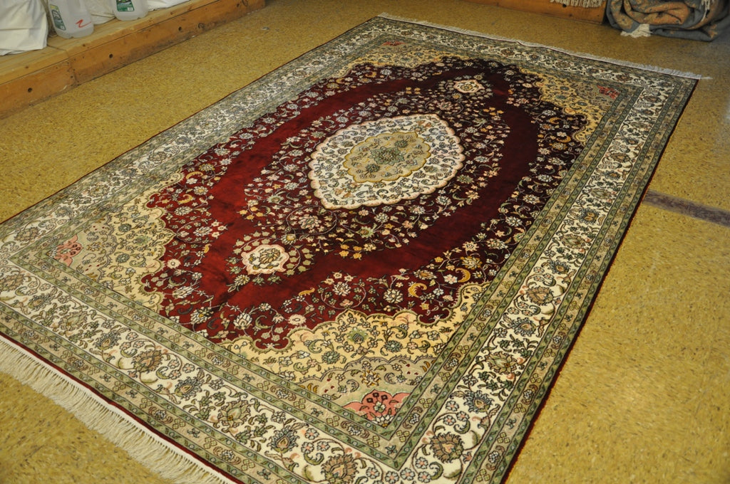 6 x 9 Classic Traditional Hand-Knotted Silk Area Rug #PIX-27542