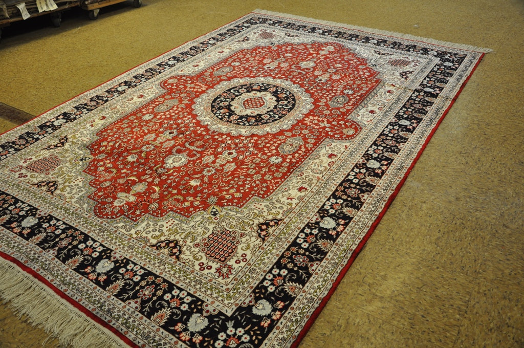 6 x 9 Traditional Hand-Knotted Silk Rug #PIX-27544