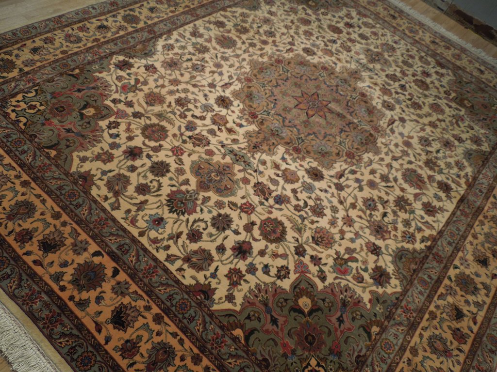 8.1 x 9.9 Authentic High Quality 400 KPSI Wool and Silk Persian Tabriz Rug IRAN  #PIX-18228