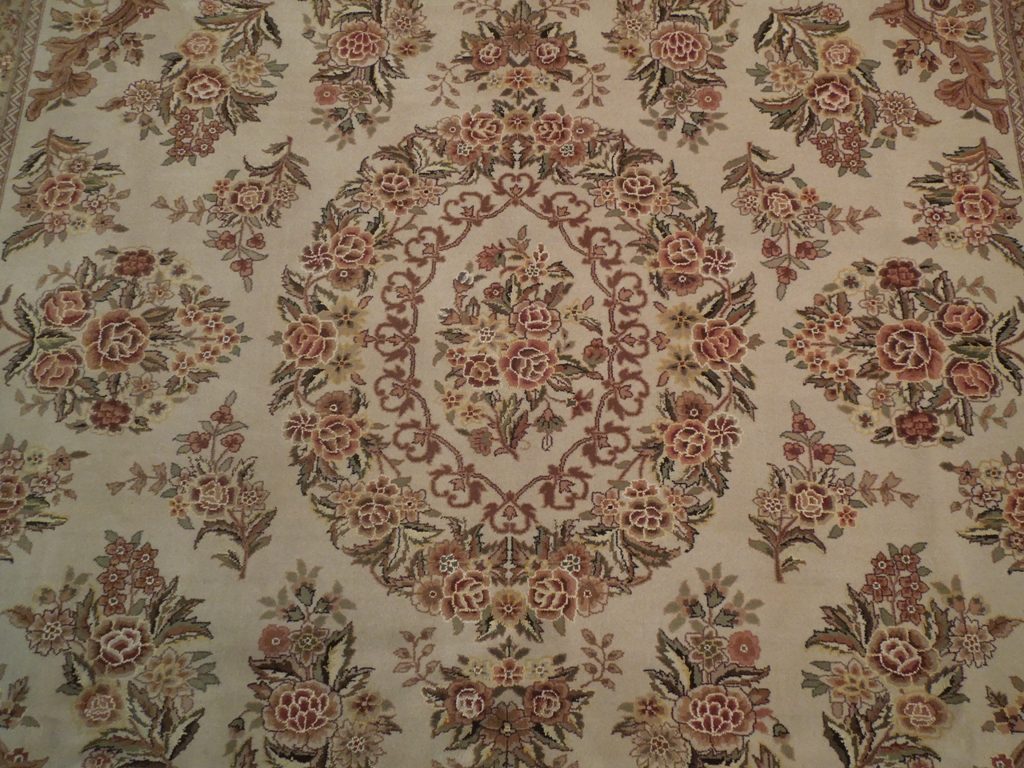 8 x 9.6 Quality Wool and Silk Hand-knotted beautiful Tabriz Rug #PIX-18633