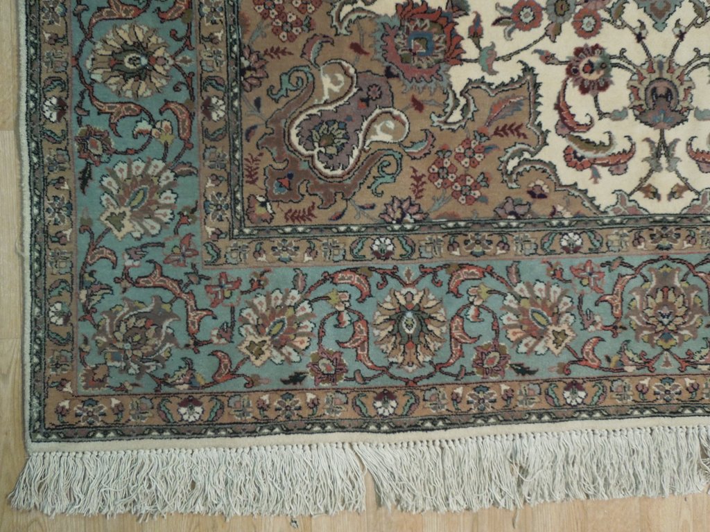 6 x 9 Persian Quality 400 KPSI Wool and Silk Tabriz Rug #PIX-18143