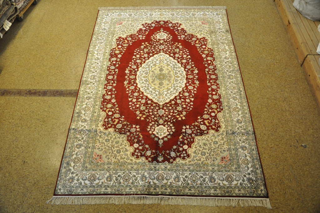 6 x 9 Classic Persian Traditional Hand-Knotted Wool Area Rug