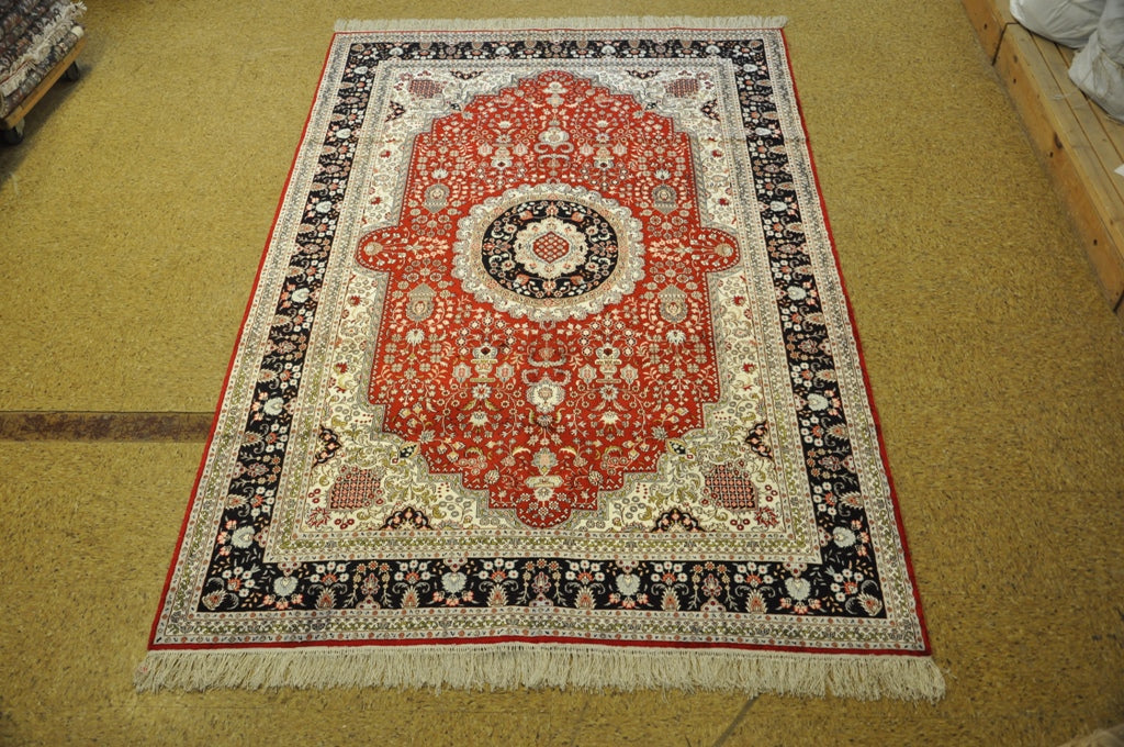 6 x 9 Traditional Hand-Knotted Silk Rug #PIX-27544