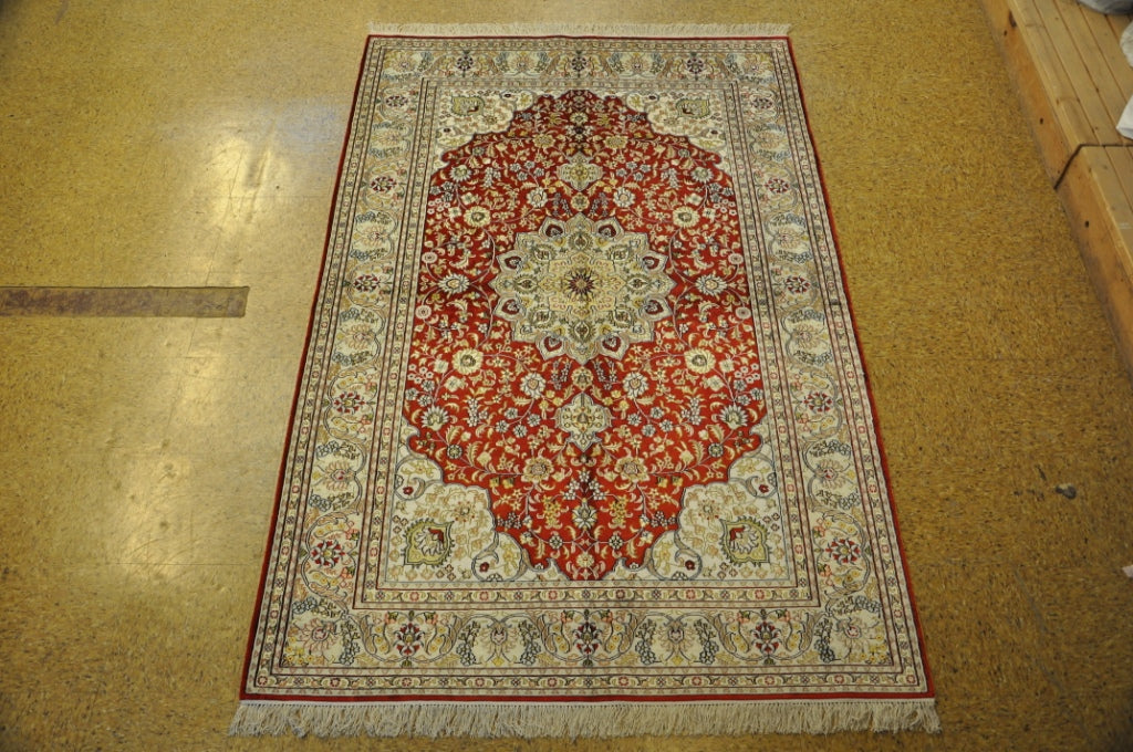5 x 8 Floral Medallion Traditional Area Rug