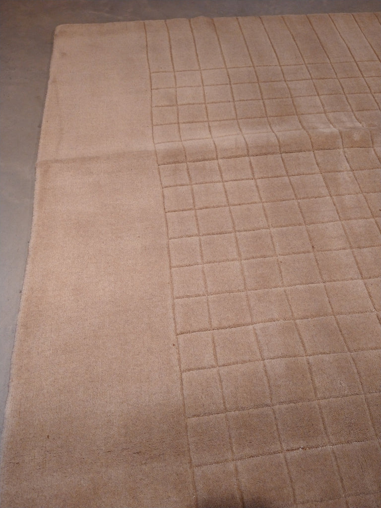 8.3 x 10.1 Solid Color Taup Modern Wool Carpet F-5393