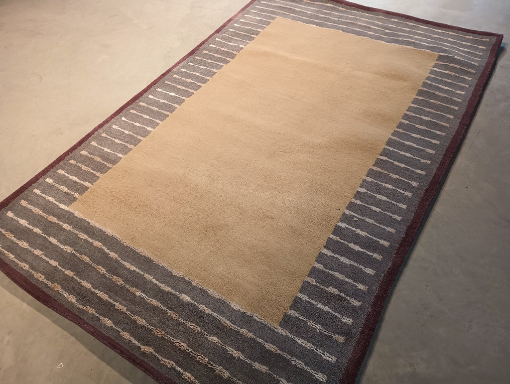 5 x 8 MODERN WOOL RUG PLAIN with border #F-5799
