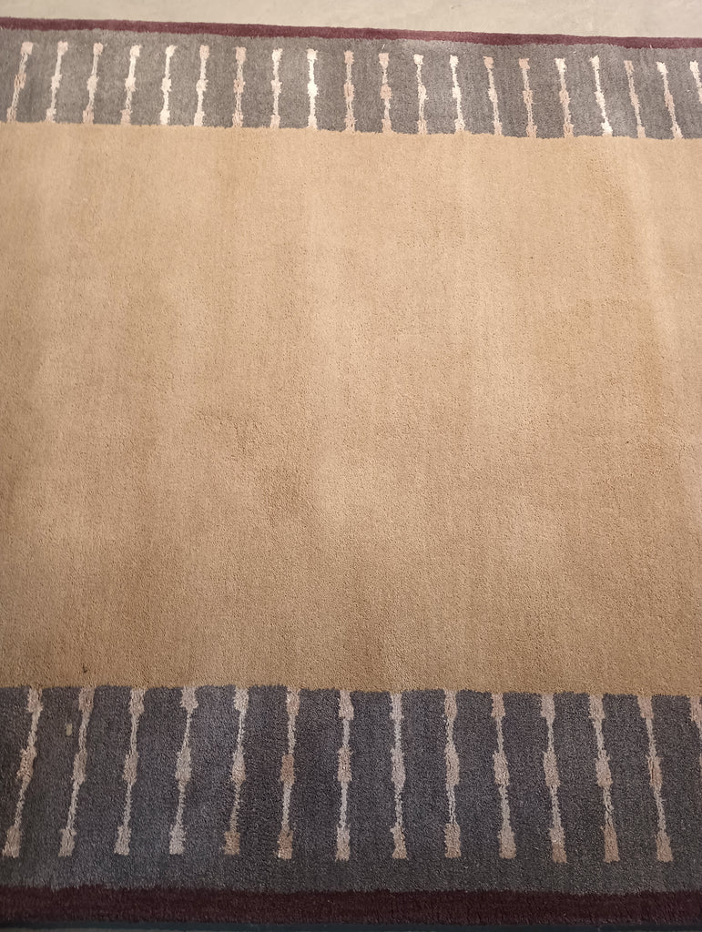 5 x 8 MODERN WOOL RUG PLAIN with border #F-5799