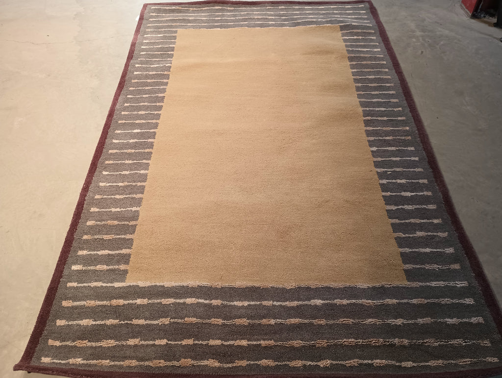 5 x 8 MODERN WOOL RUG PLAIN with border #F-5799