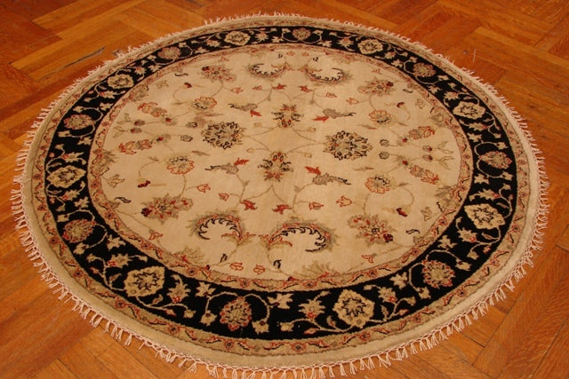 Luxurious-Round-Handmade-Wool-Rug.jpg 