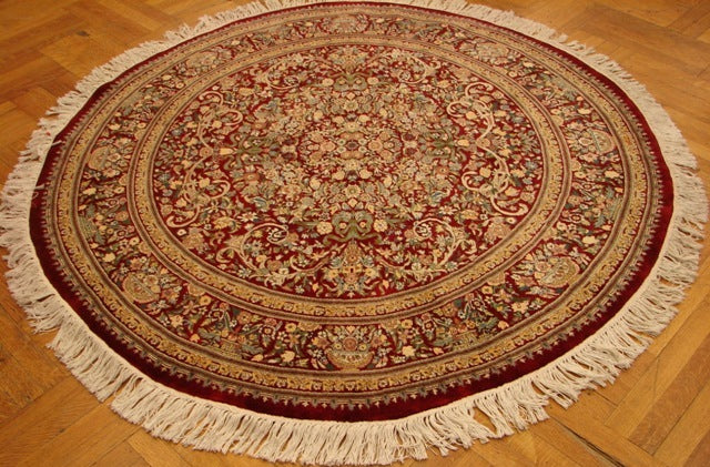 5.10 x 6 Wool and Silk Fine Quality Handmade Rug