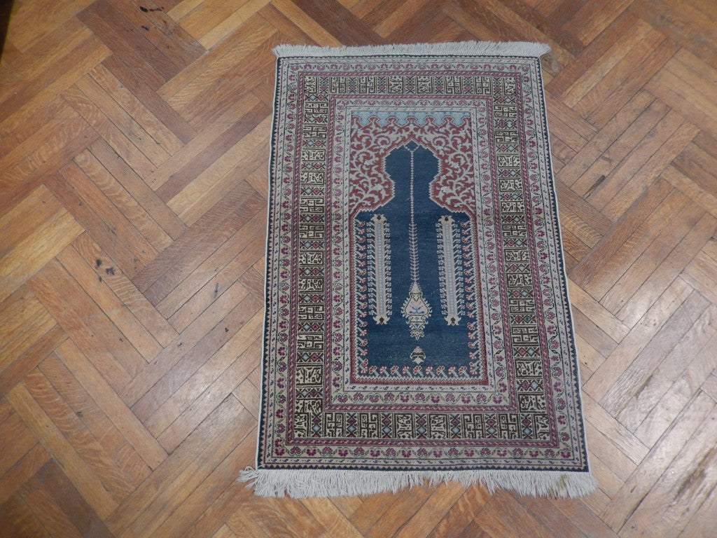 Hand-knotted-Traditional-Persian-Rug.jpg 