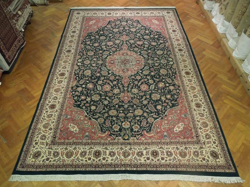  Luxurious-Pakistani-High-Quality-Rug.jpg 