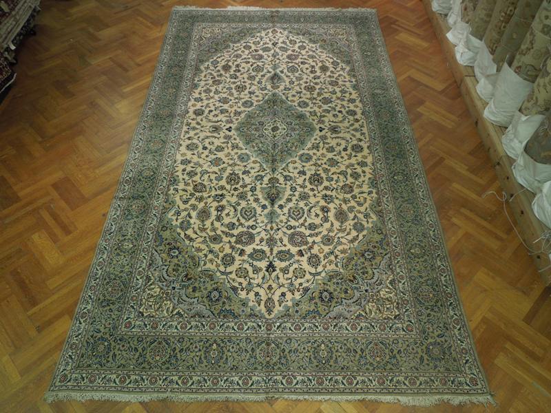 Luxurious-Persian-Kashan-Rug.jpg