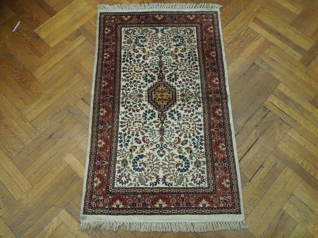 Fascinating 3x5 Authentic Handmade Wool & Silk Rug - India - bestrugplace