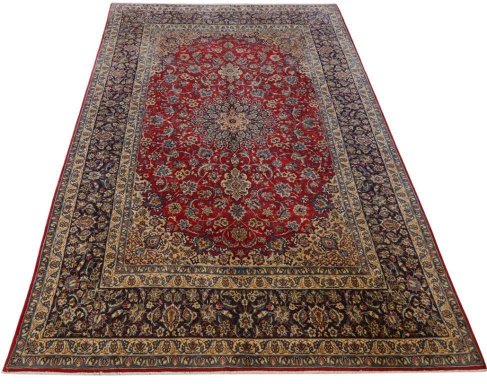 Traditional-persian-design-signed-isfahan-rug.jpg