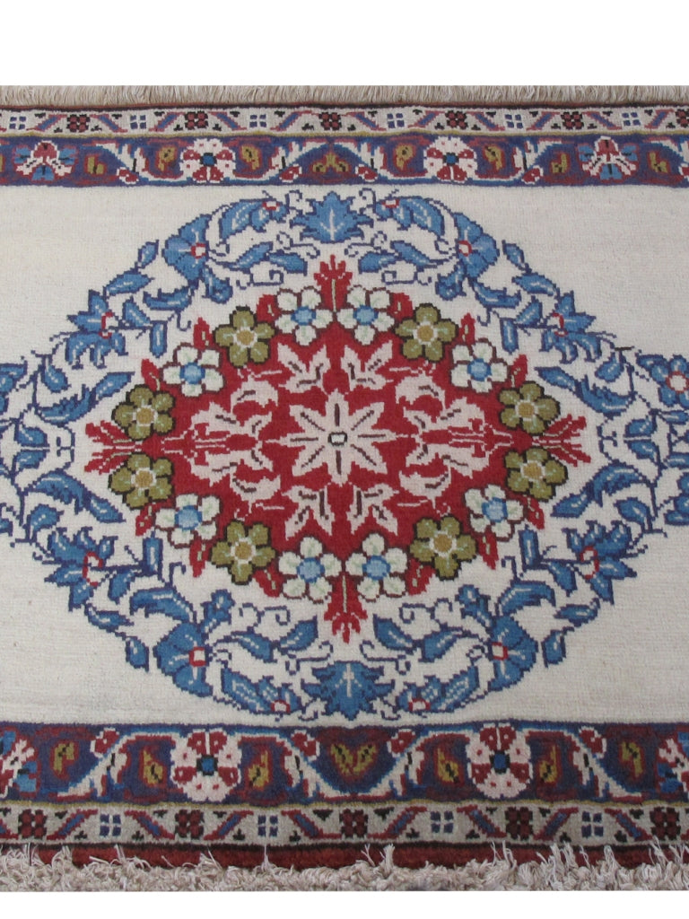 Traditional-Persian-Handmade-Bakhtiari-Rug.jpg 