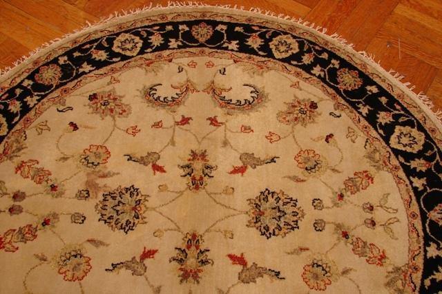 Luxurious-Round-Handmade-Wool-Rug.jpg 