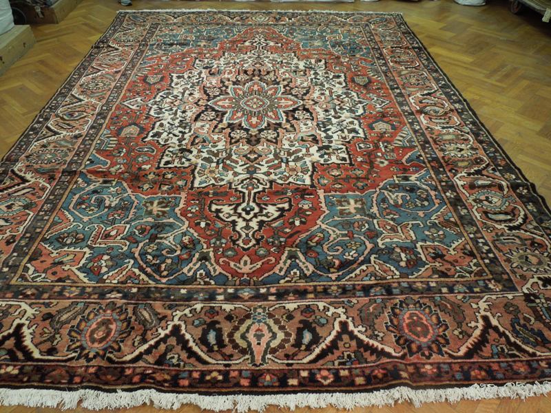 Handmade-Persian-Bakhtiari-Rug.jpg 