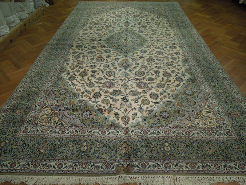 Luxurious-Persian-Kashan-Rug.jpg