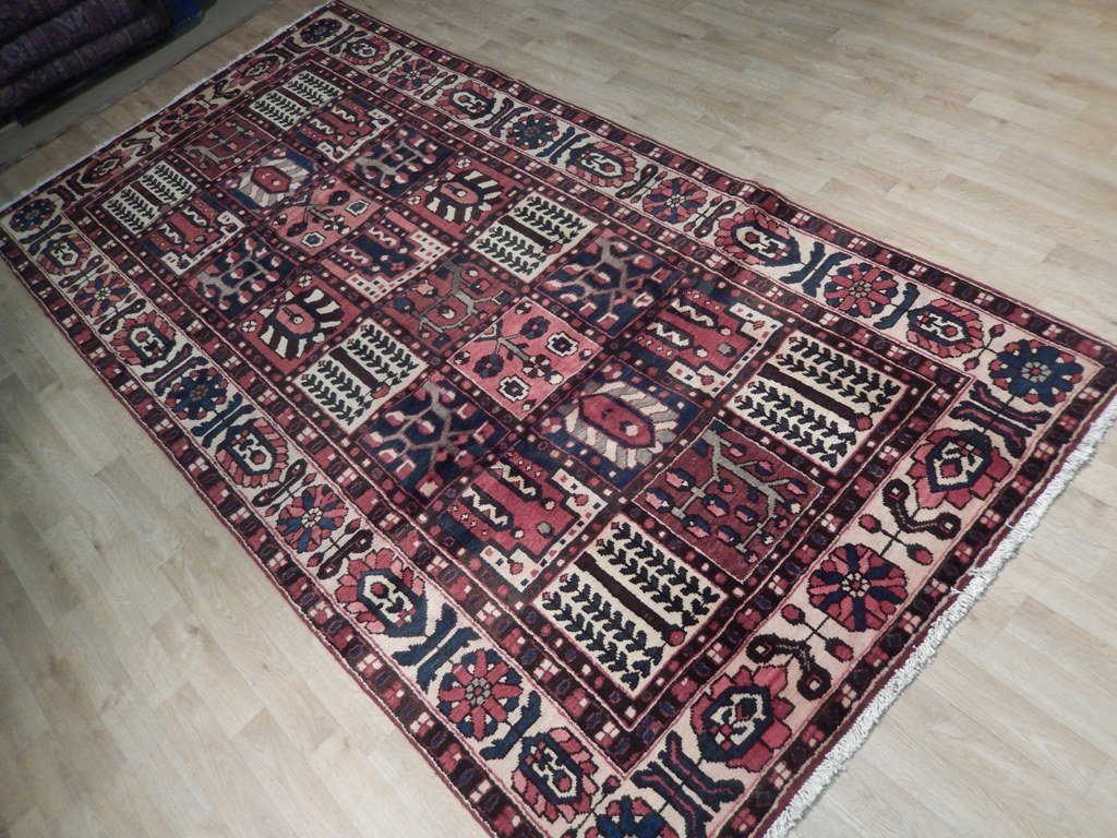 5.1 x 9.11 Red Brown Semi Antique Persian Bakhtiari Rug 74484