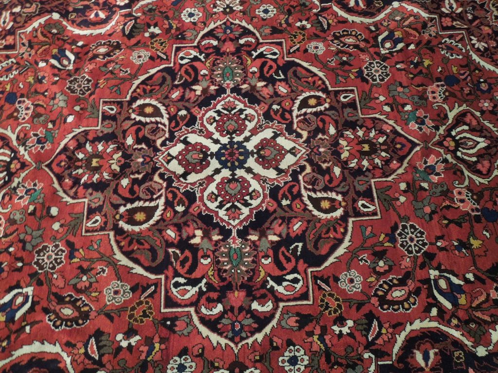 7 x 10 Red Fine Persian Bakhtiar Rug 72339