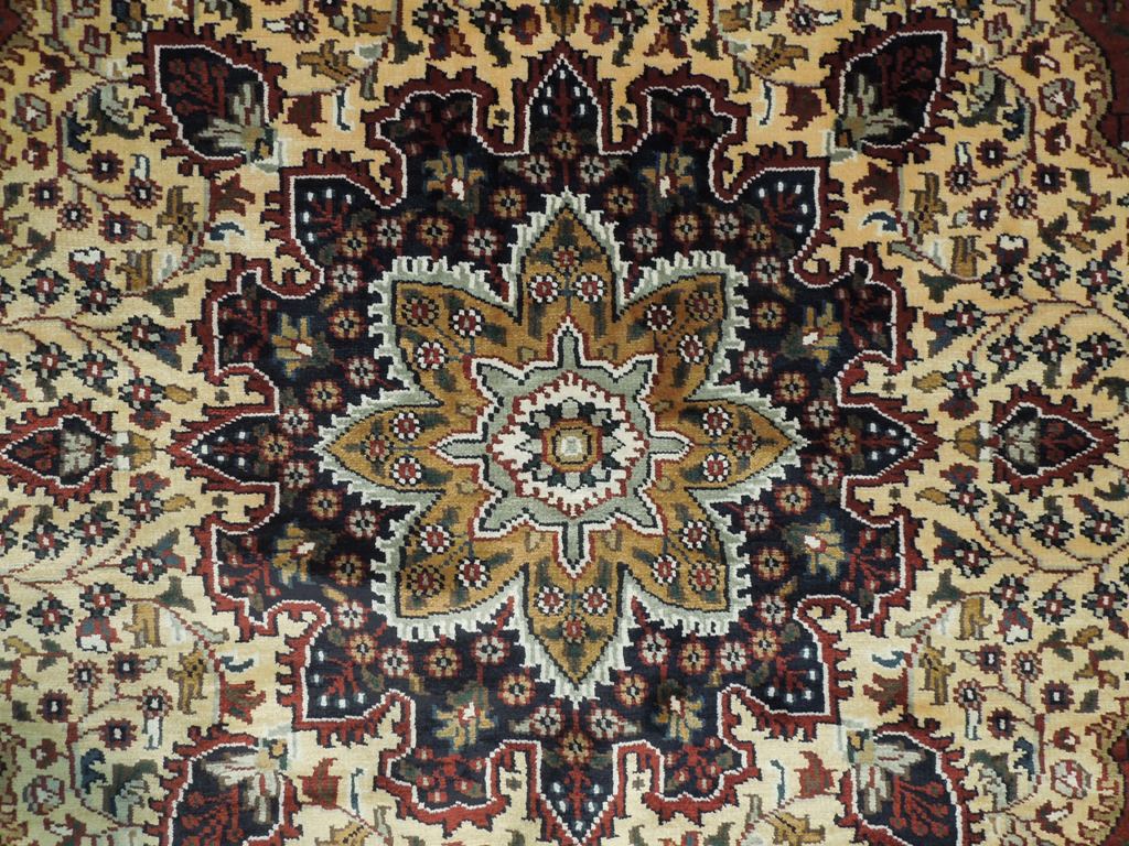 5' x 5' Ivory Indian Kashmir Silk Round Rug 20957